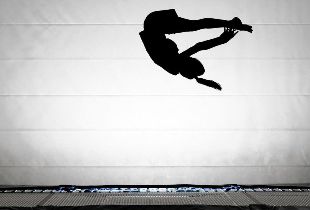Силуэт балерины гимнастки