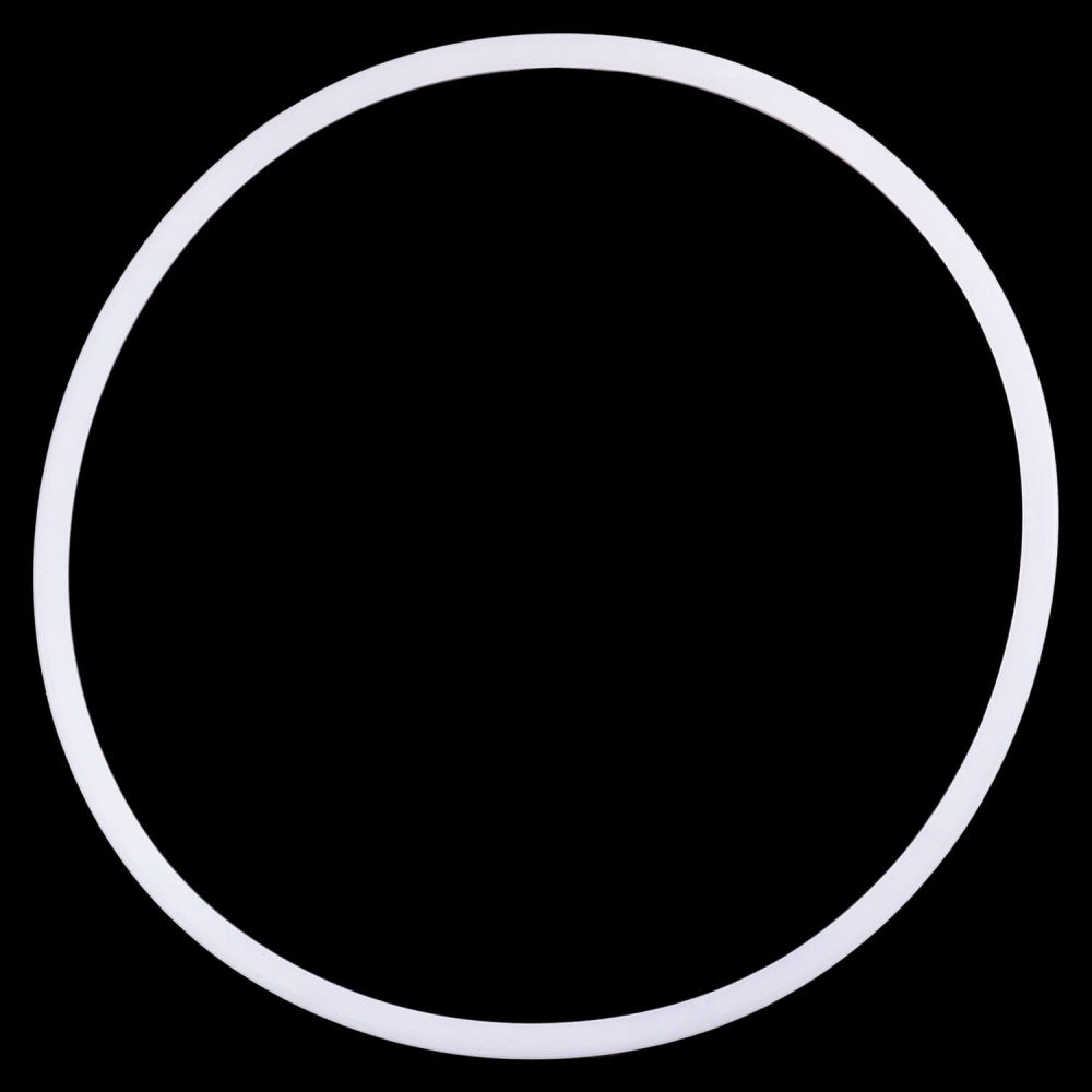 Белый круг на черном фоне