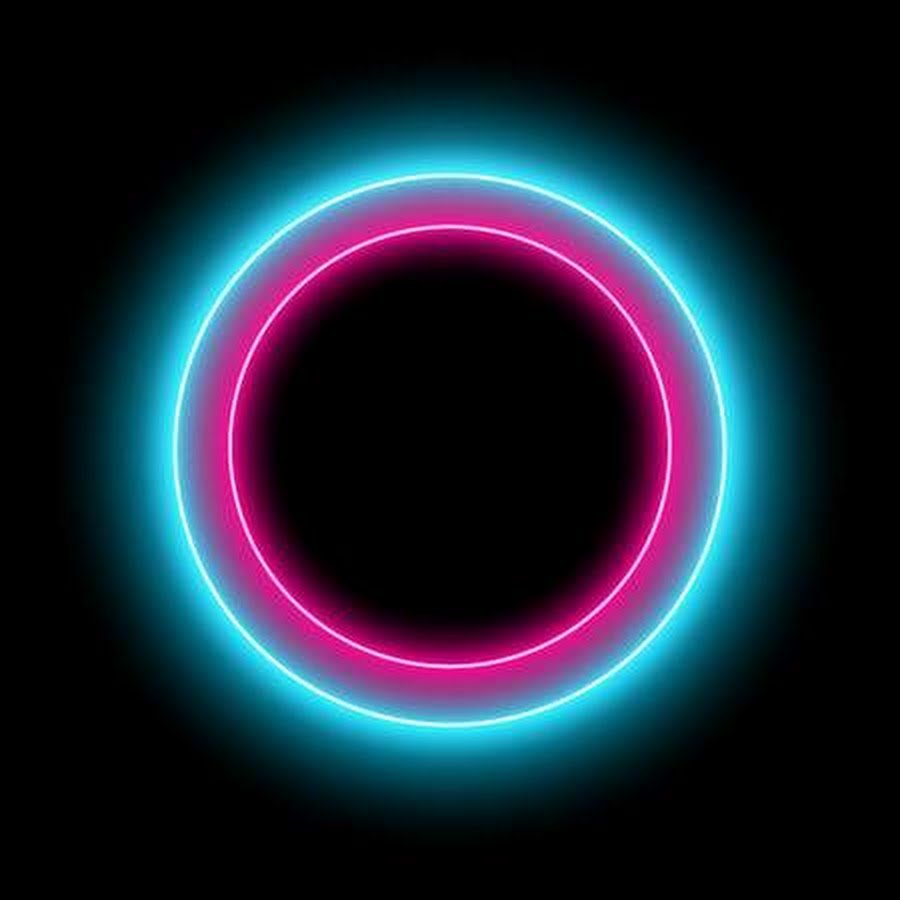 Золотой круг на черном фоне