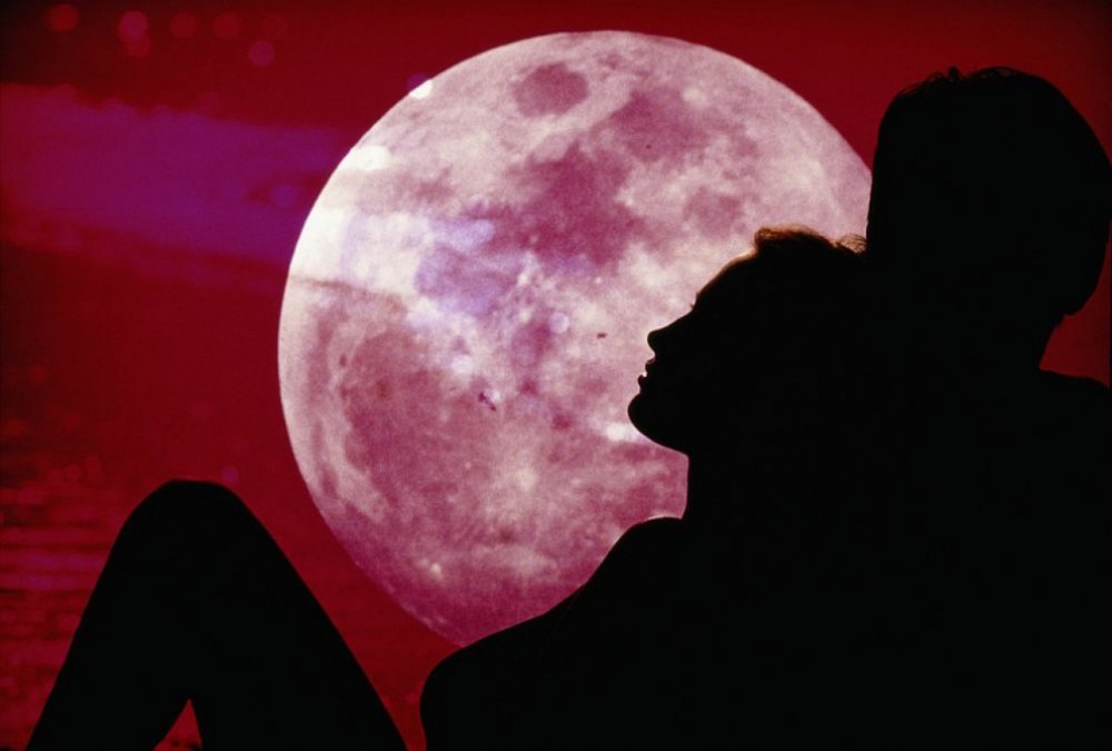 Любовь на фоне Луны