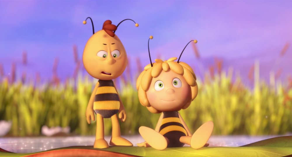 Пчелка Майя на белом фоне