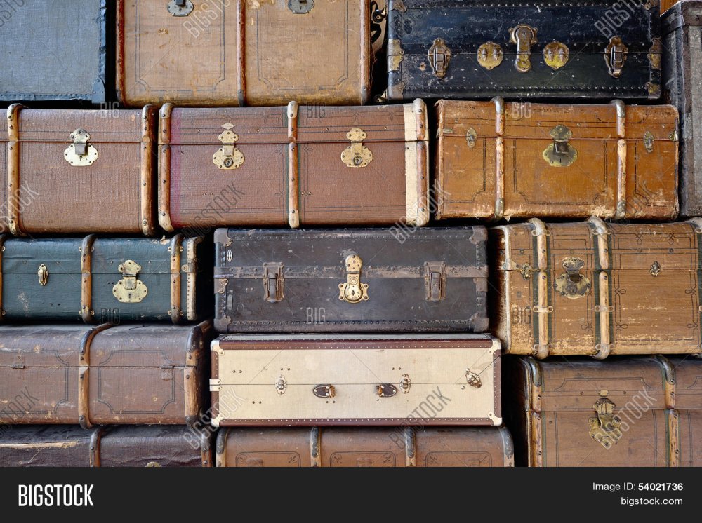 Сумка старинная на белом фоне