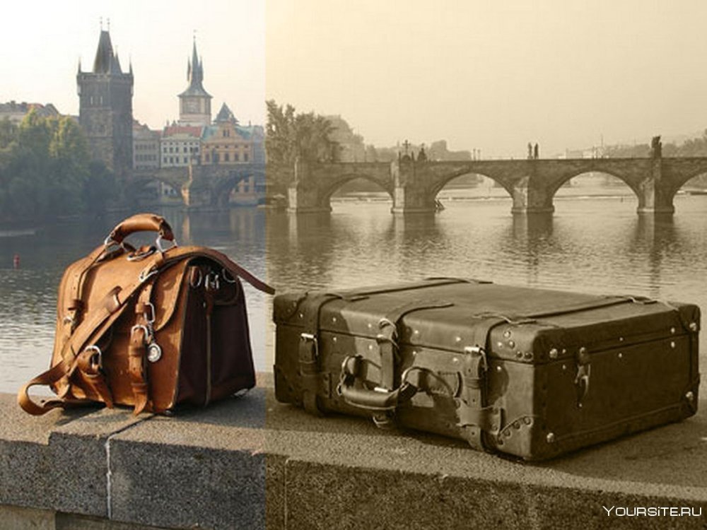 Стопка старых чемоданов