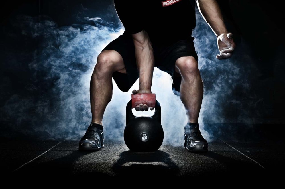 Поднятие гири