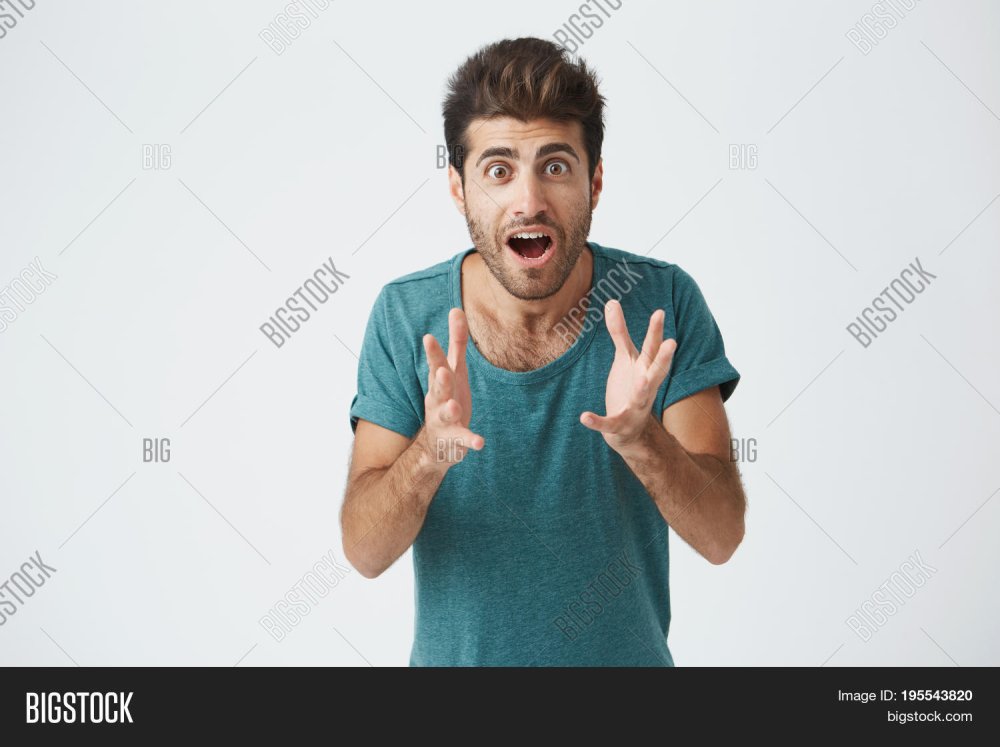 Удивленный радостный мужчина
