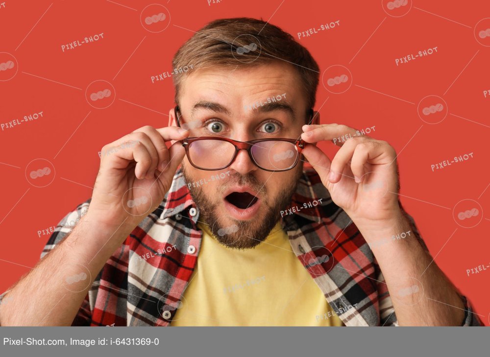 Удивлённый мужчина