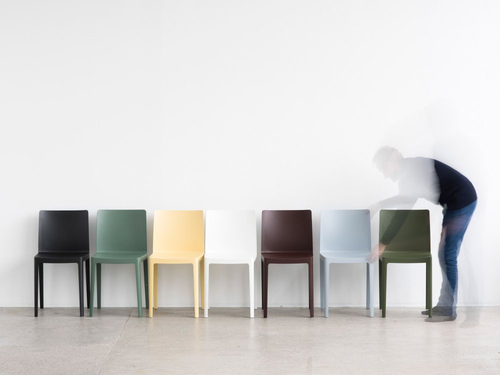 Стулья в ряд