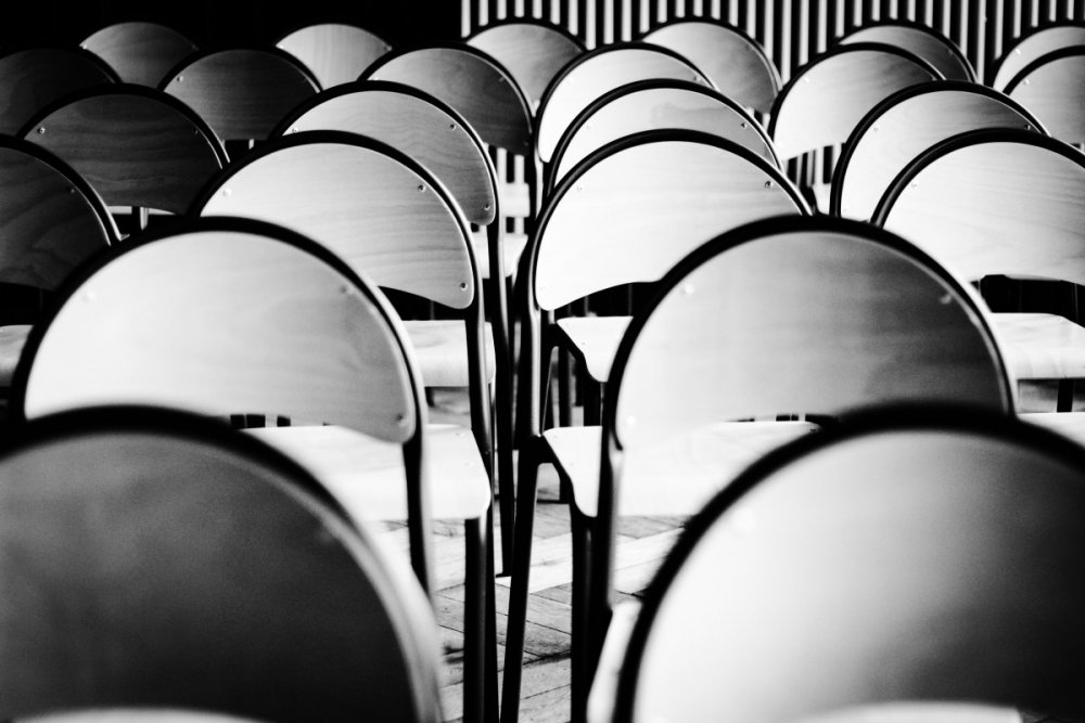 Стулья в ряд для фотошопа