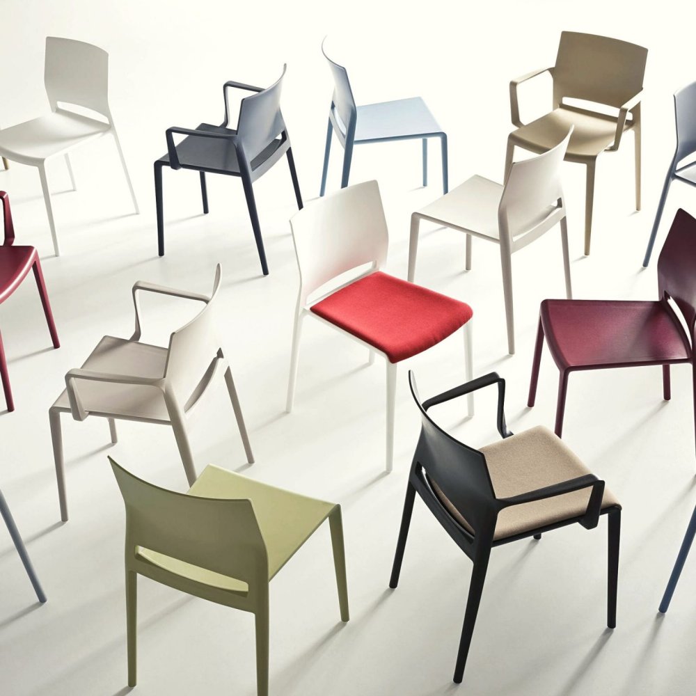 Красный стул дизайнерский