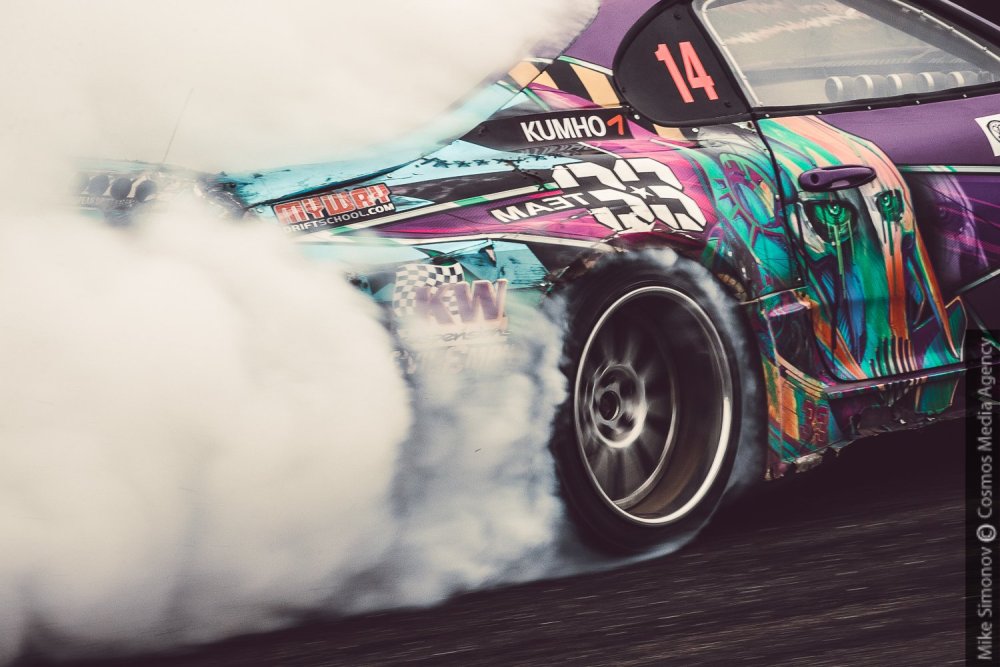 Nissan Skyline r32 ретровейв