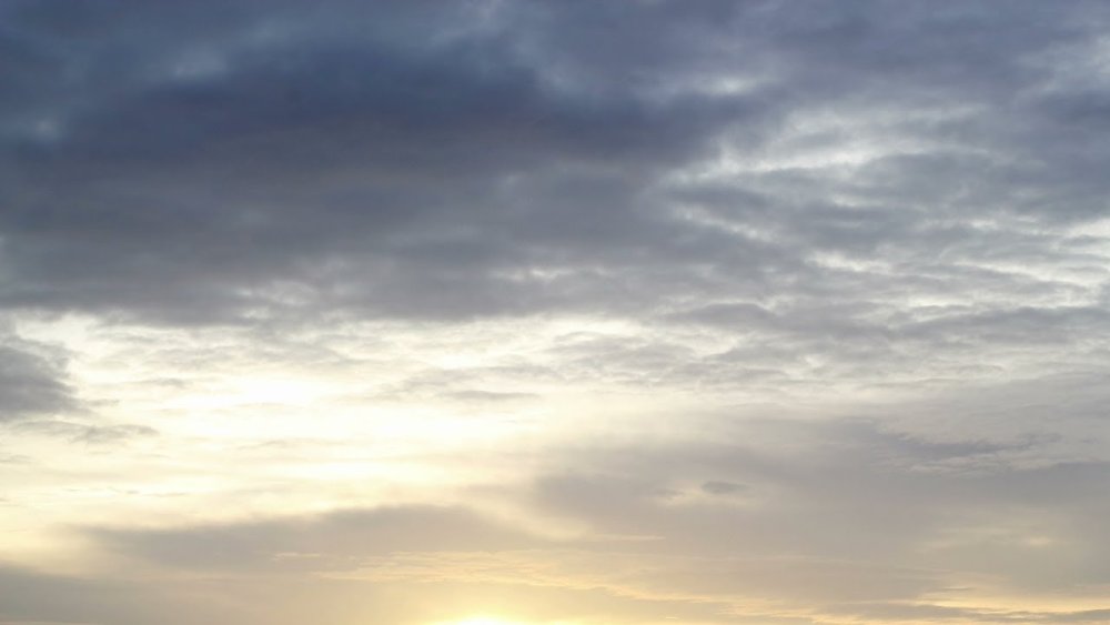 Светло серое небо