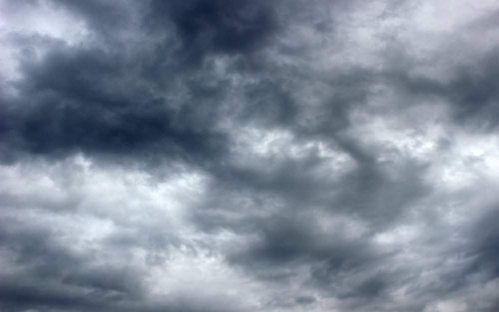 Светло серое небо