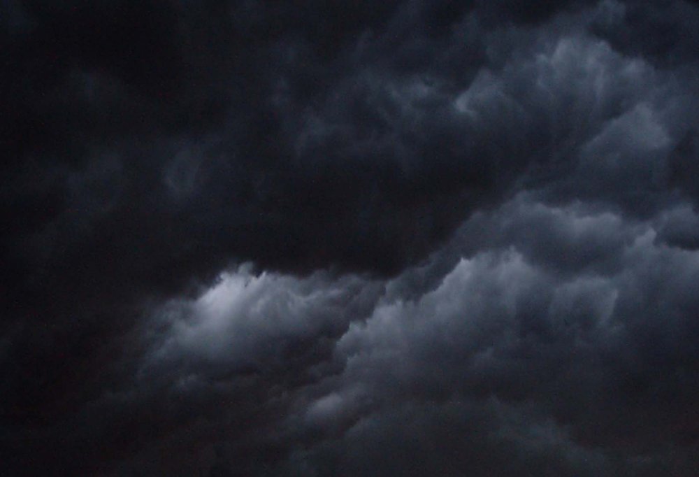 Светло серые облака