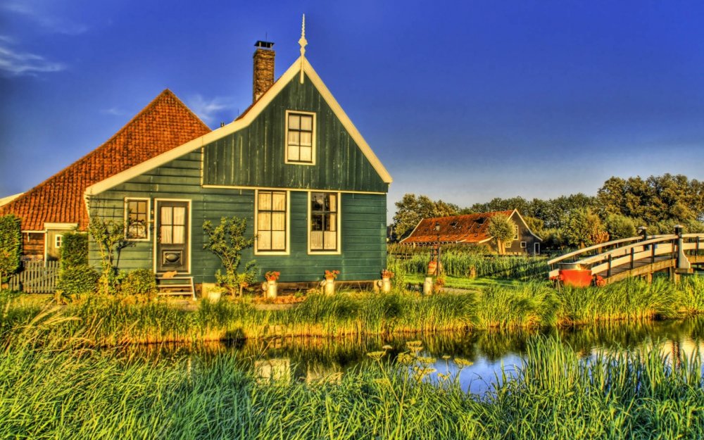 Яркие Деревенские домики