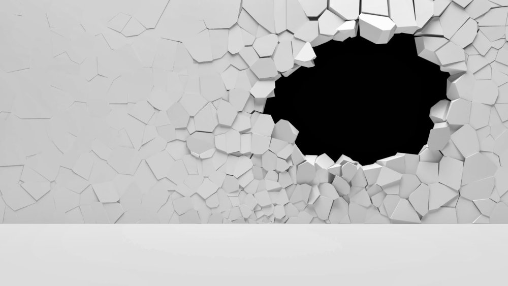 Дыра в белой стене