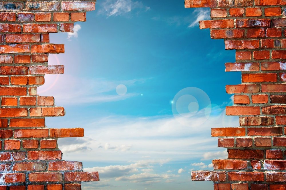 Пролом в кирпичной стене