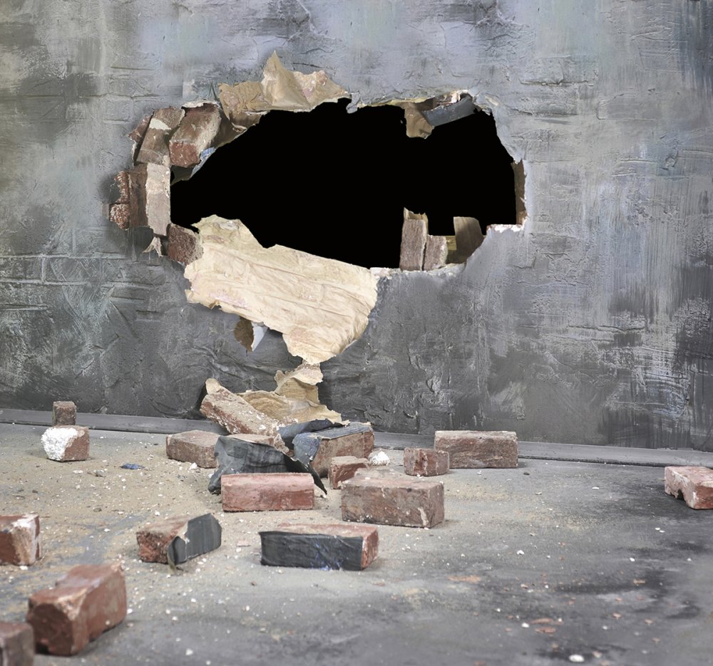 Пролом в стене