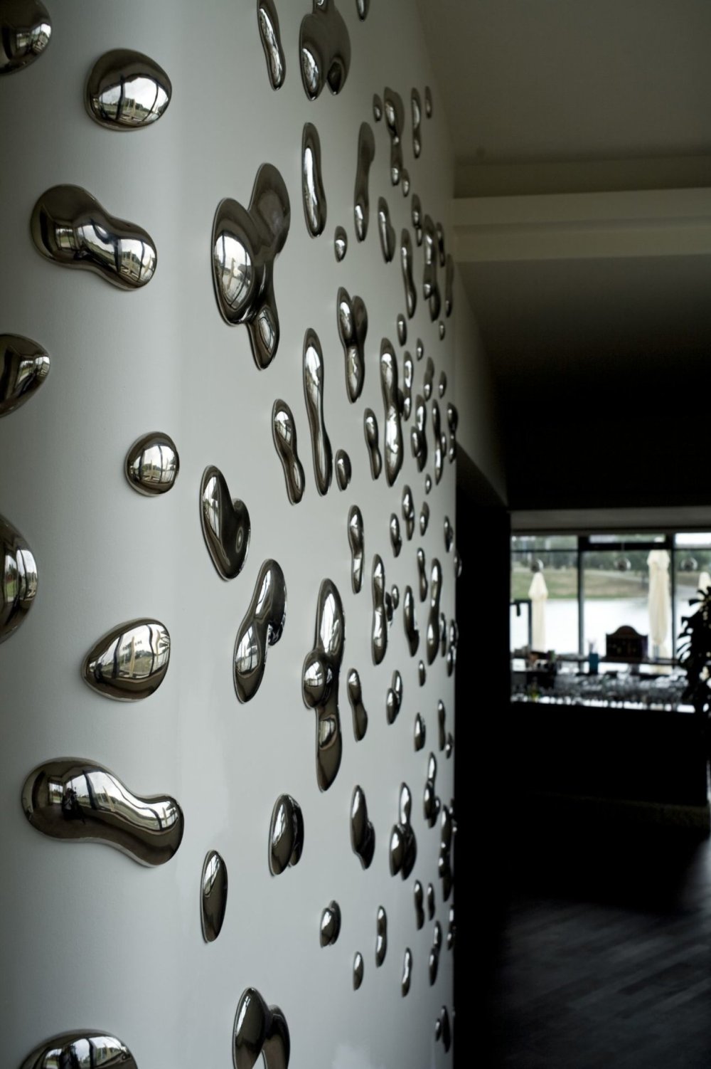 Зеркальные капли на стену