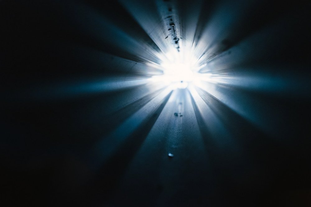 Разноцветные лучи из центра