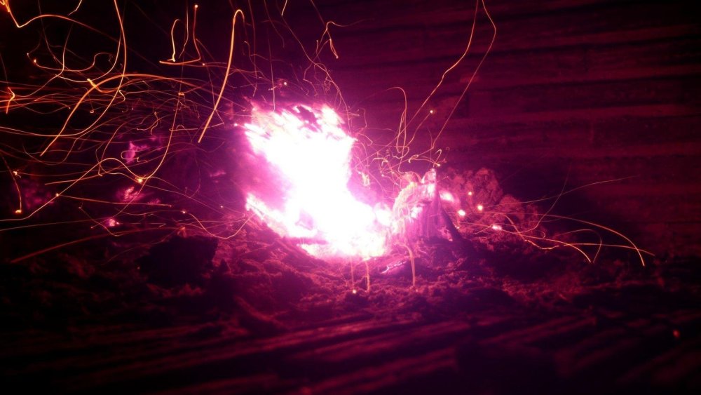 Розовое пламя