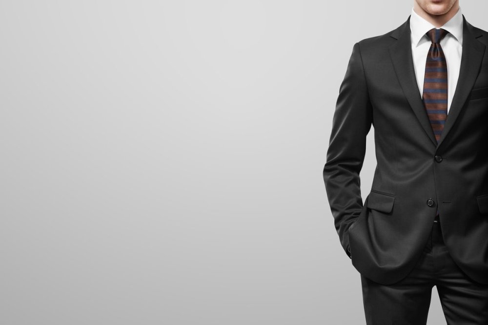 Страшное лицо на черном фоне