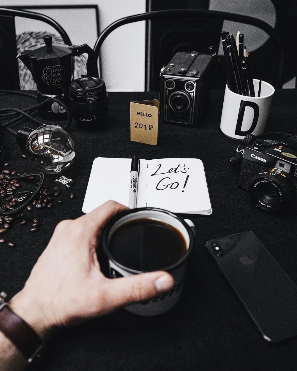 Фон для актуального в Инстаграм черный