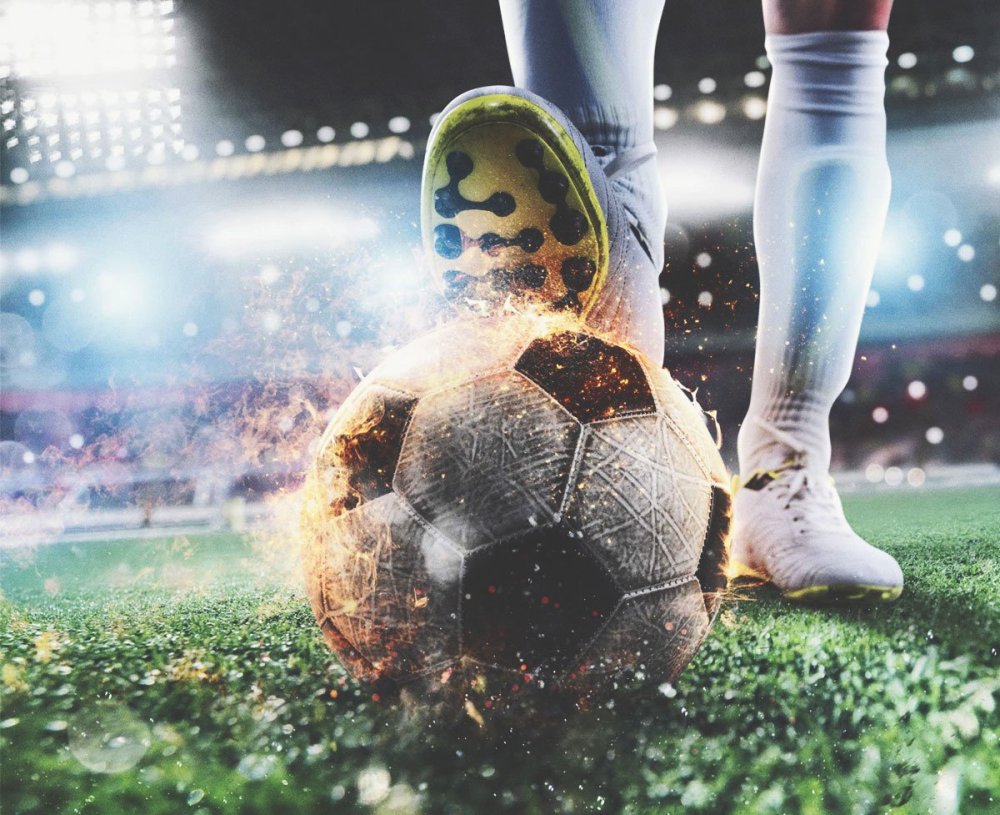Мяч с ногами на поле