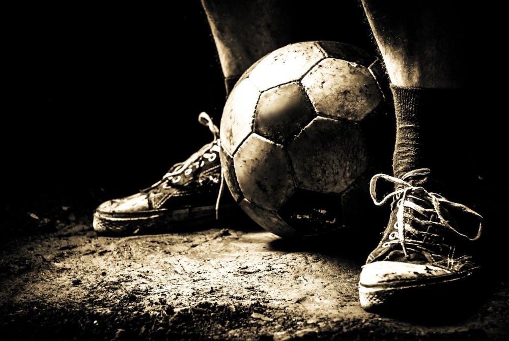 Кроссовок и мяч
