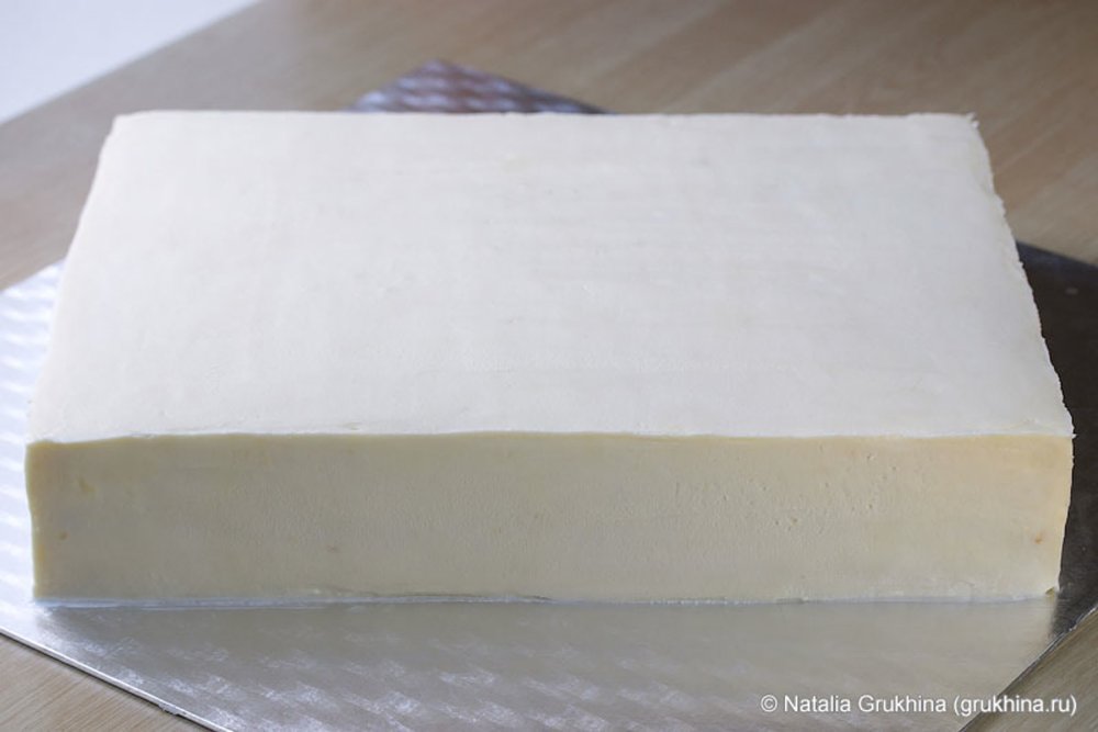 Белый квадратный торт