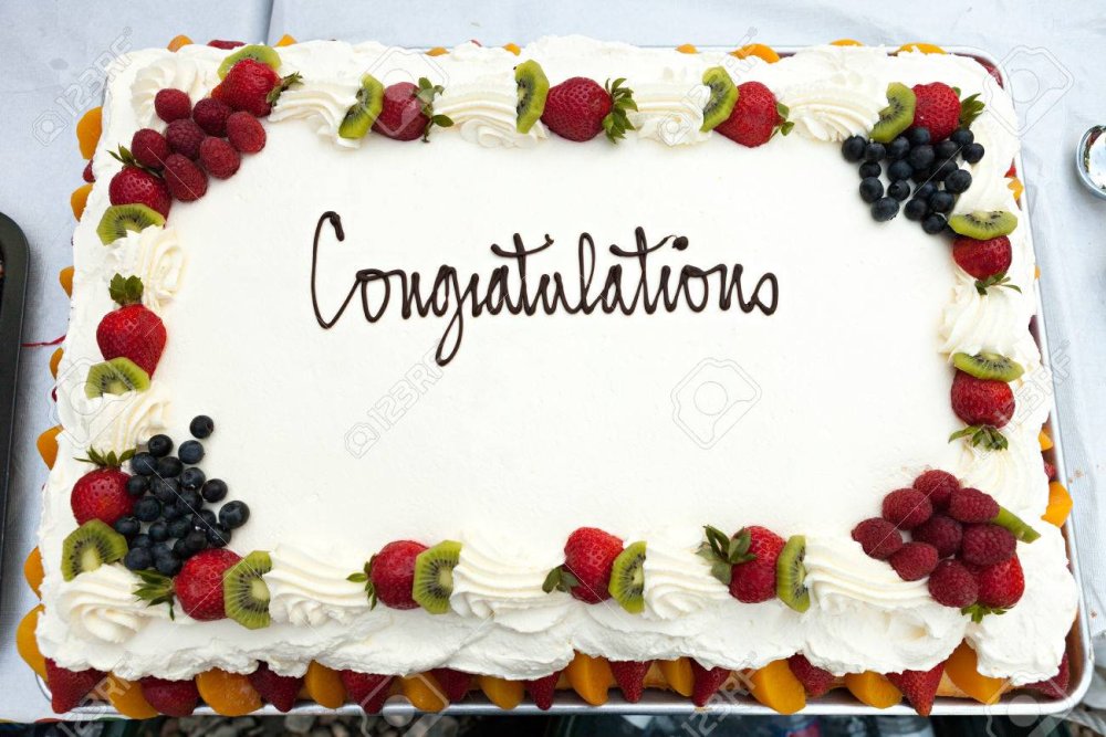 Сладости на деревянном фоне