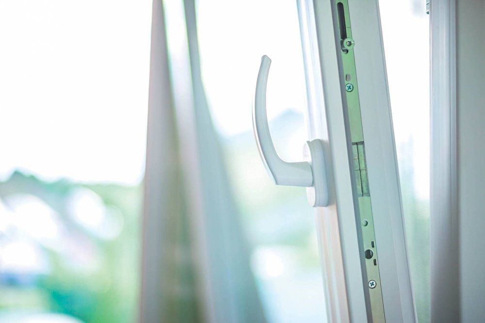 Пластиковое окно крупным планом