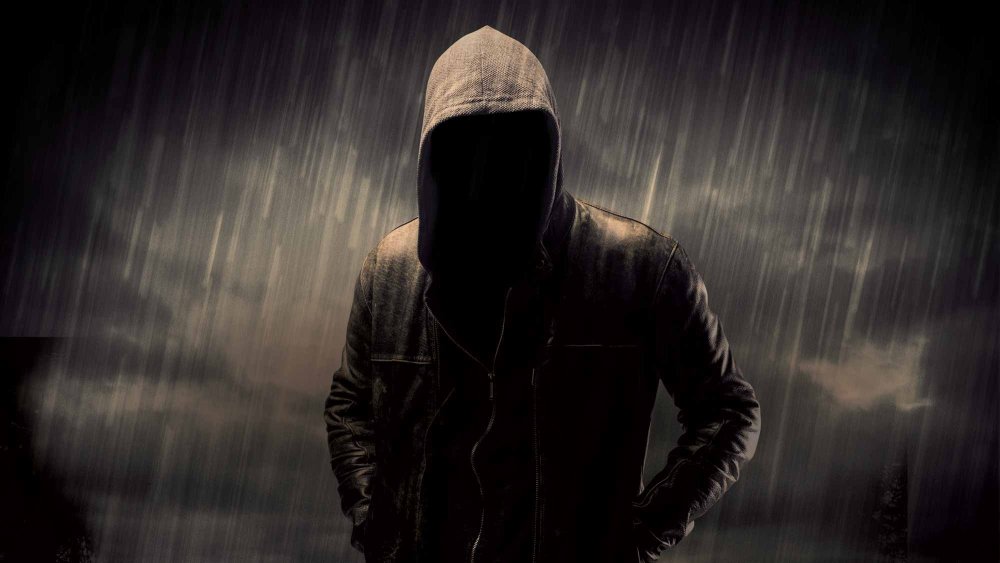 Человек в капюшоне