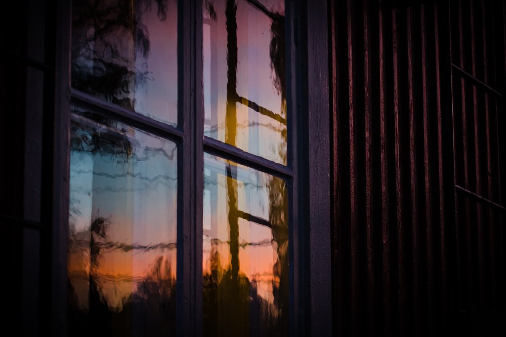 Красивая уютная комната ночью