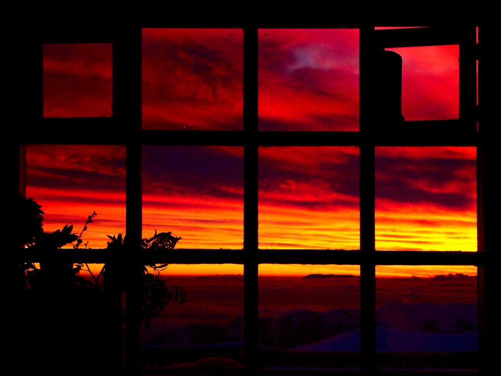 Отражение заката в окнах