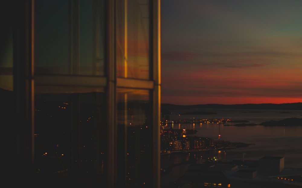 Вид через окно