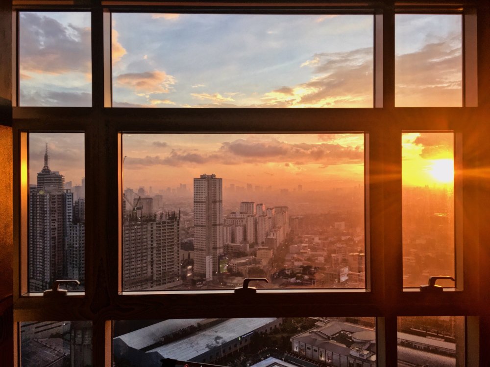 Комната аниме окно