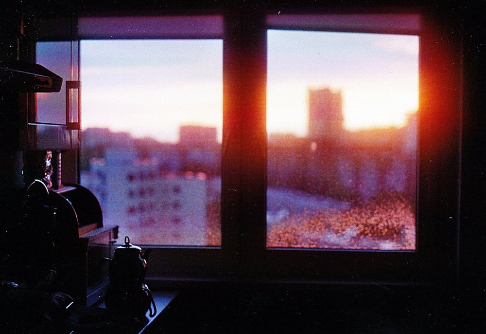 Окно с видом на луну