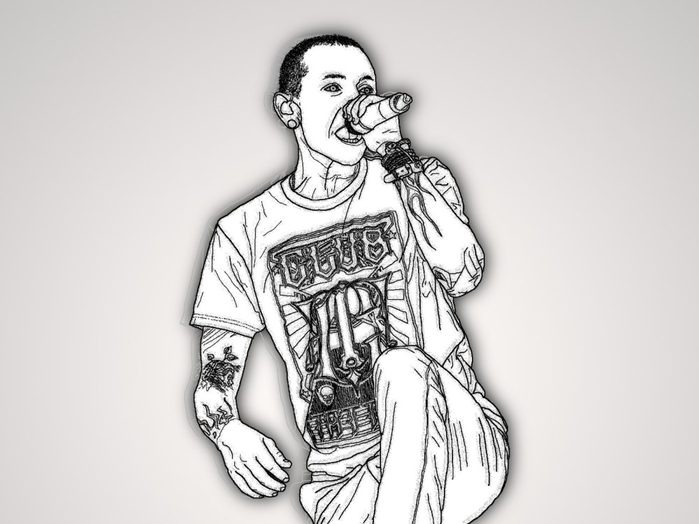 Честер Беннингтон улыбается