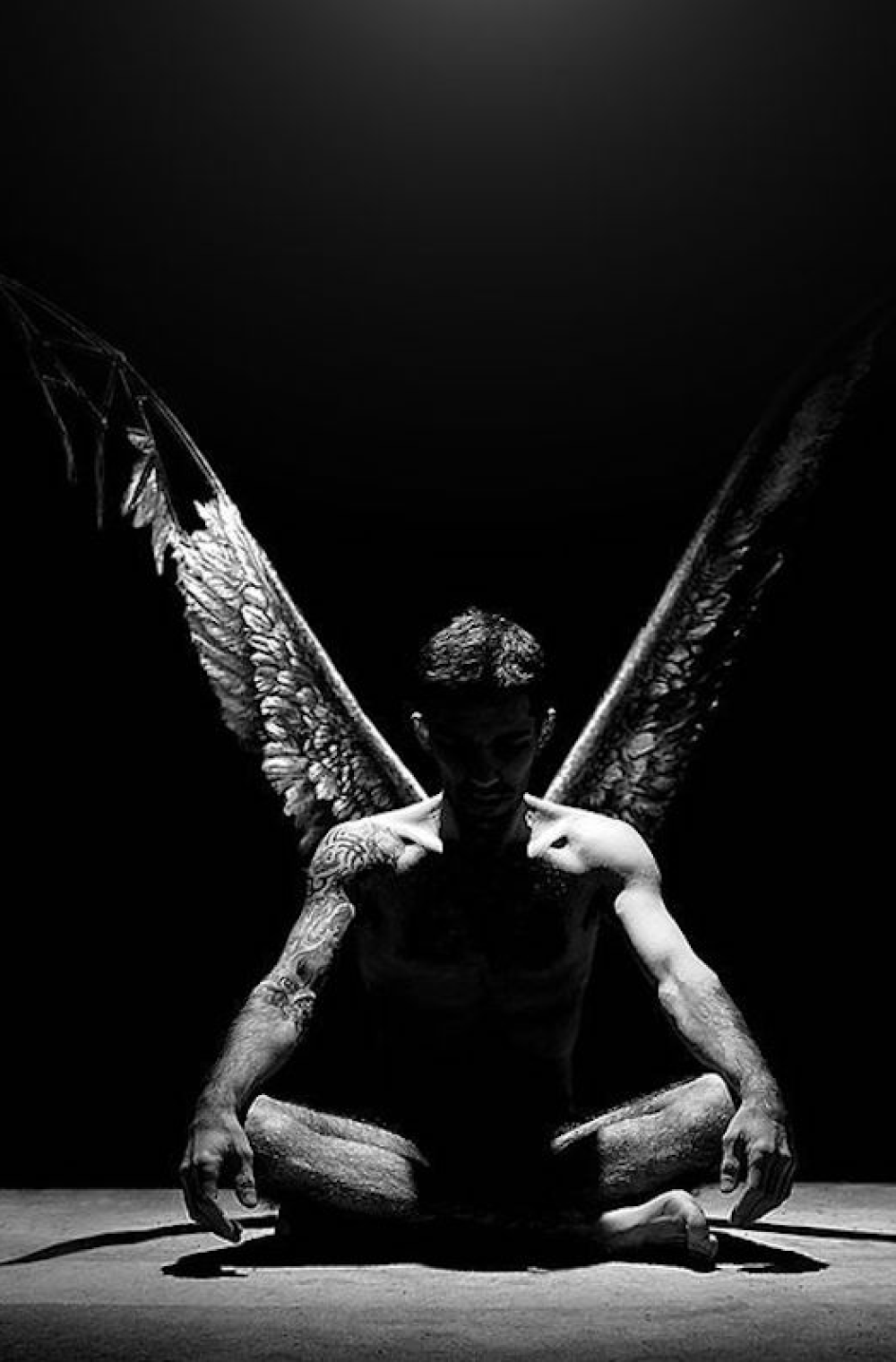 Смерть с косой и крыльями