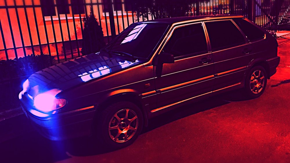 Тюнингованный ВАЗ 2114 белая