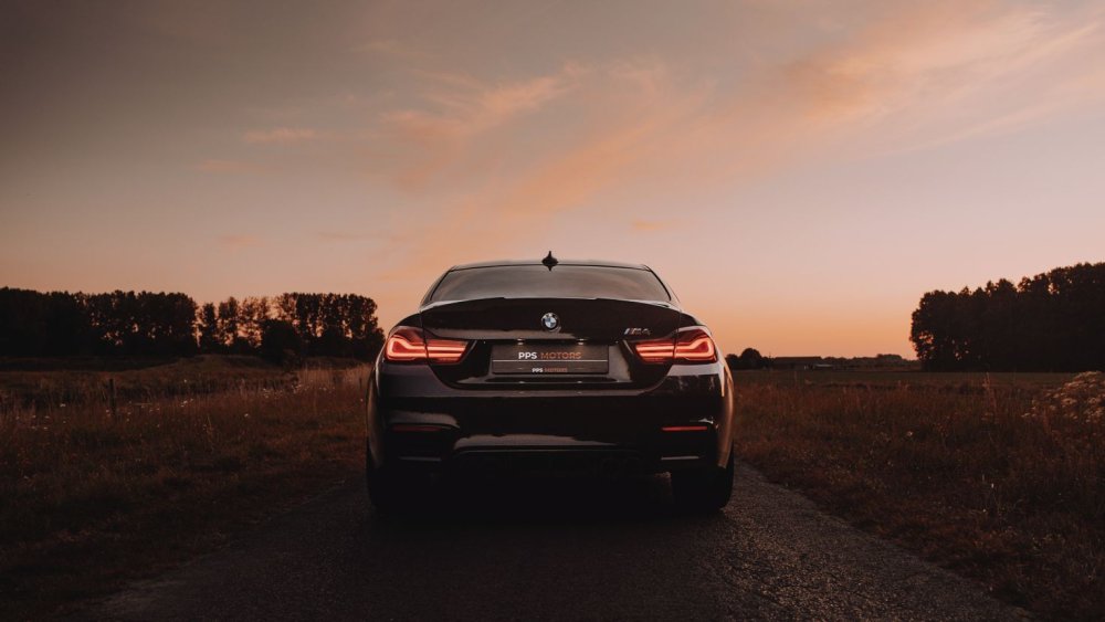 БМВ м5 ф90 на закате