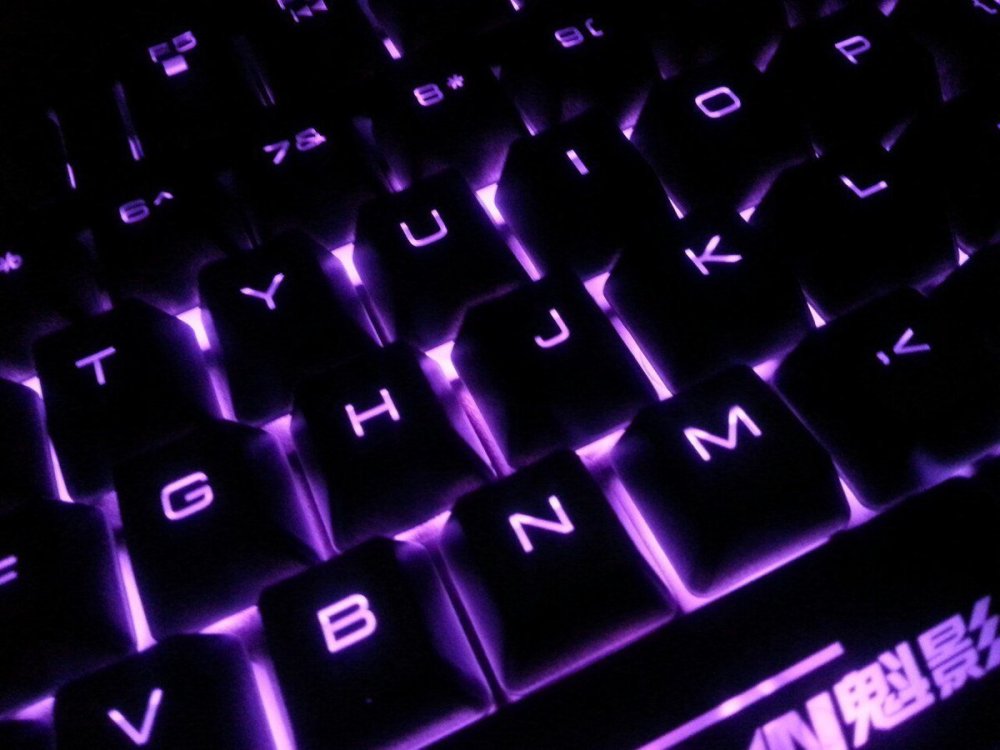 Фиолетовые обои на клавиатуру