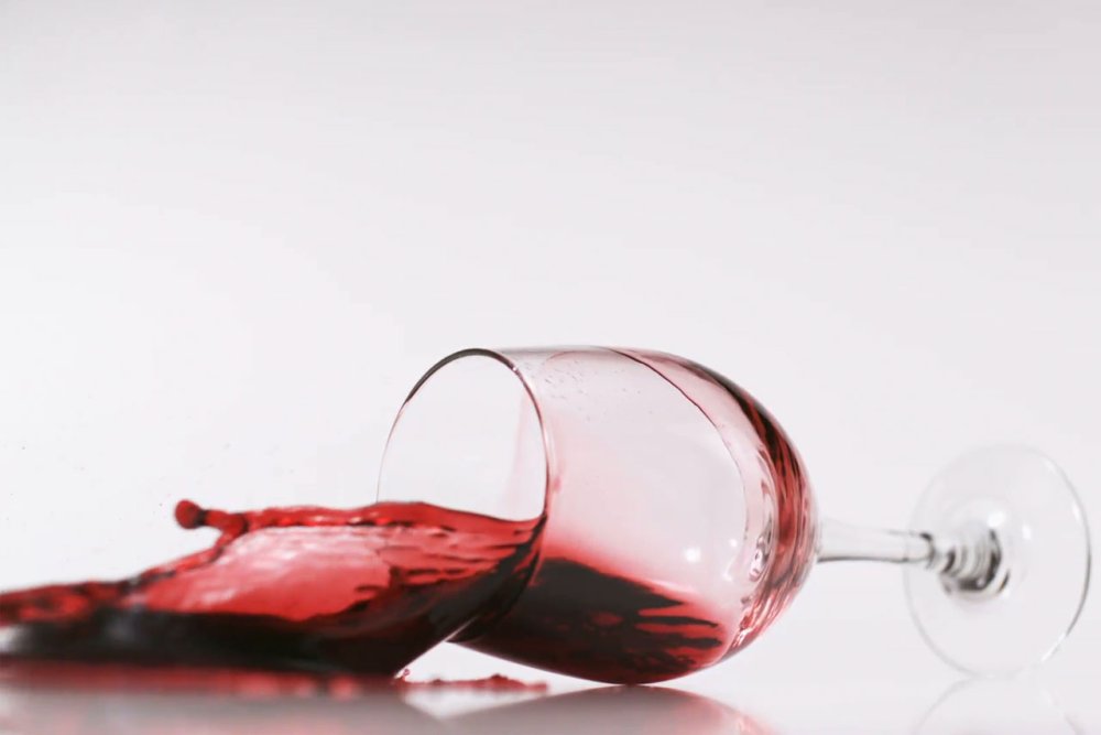 Разбитые фужеры для вина