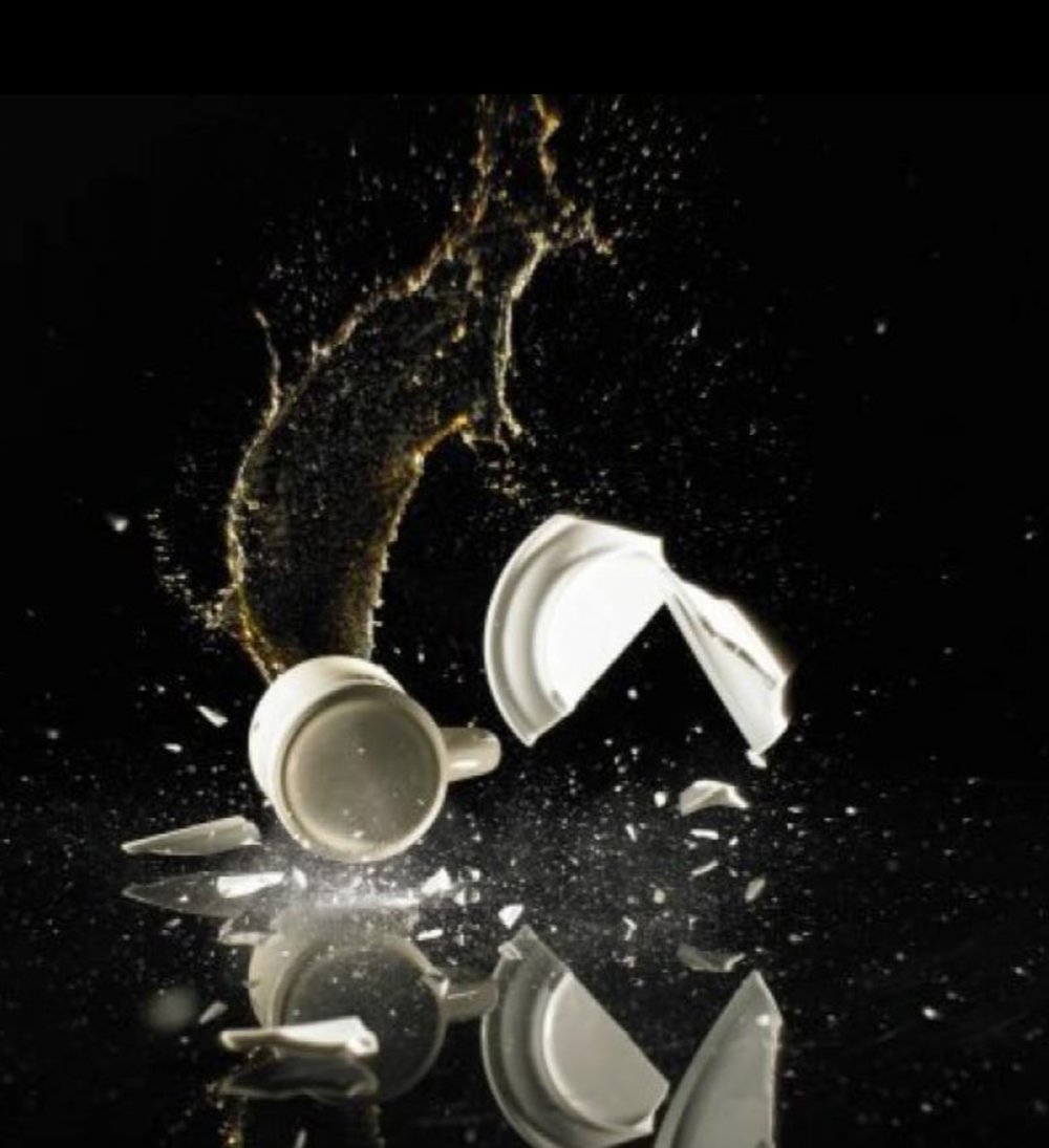 Разбитый фужер