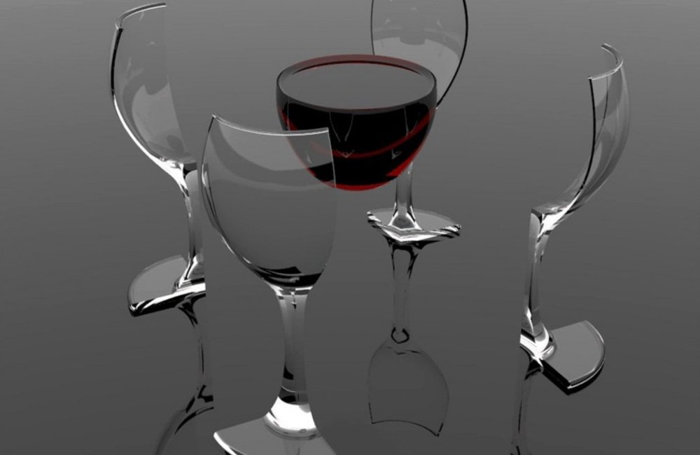 Стекло разбитое осколки в тарелке