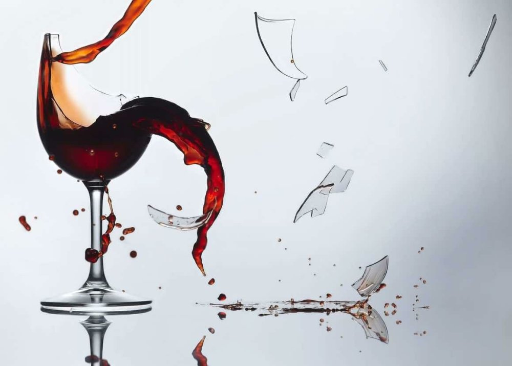 Хрусталь на черном фоне