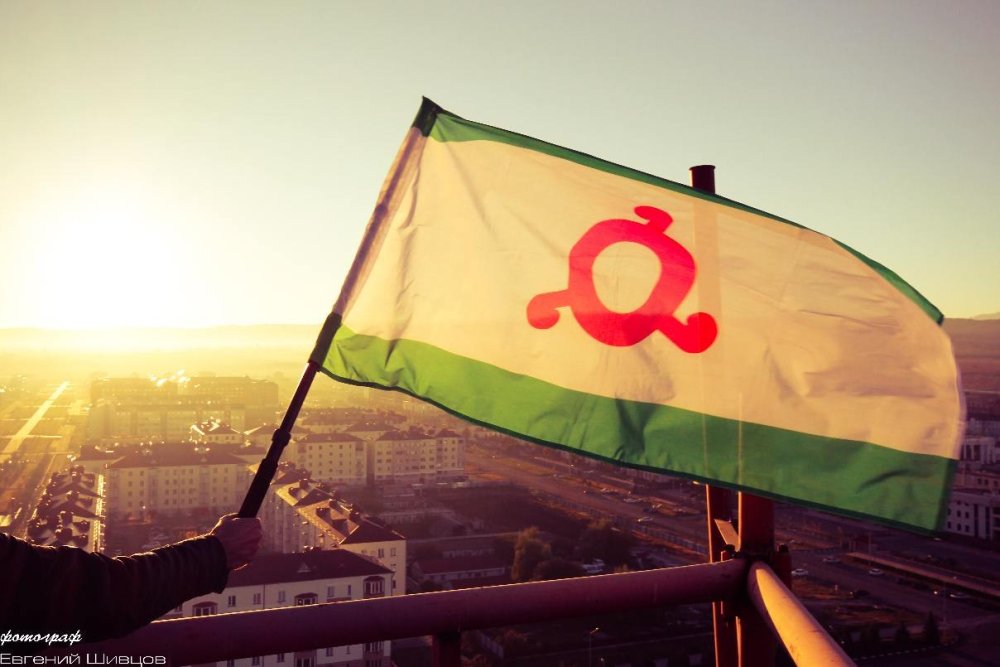 Флаг Чечни и Ичкерии