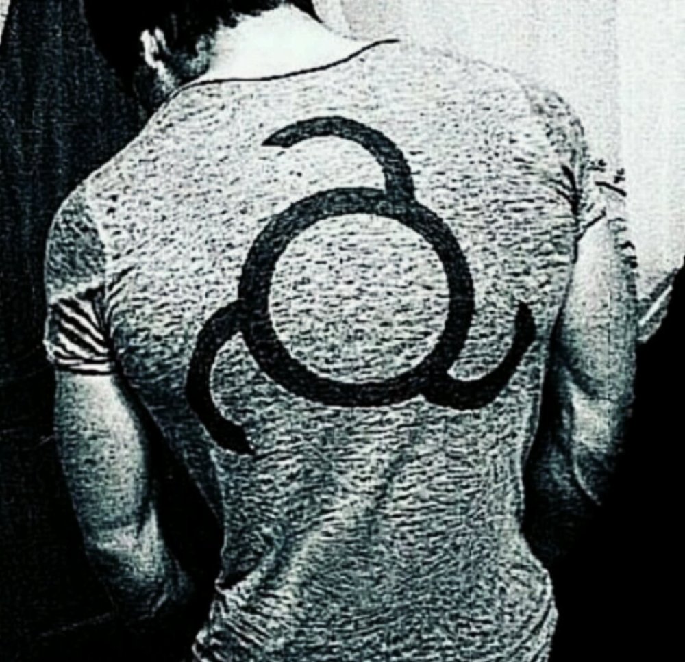 Машина с ингушским флагом