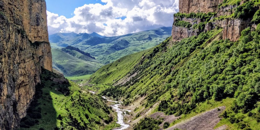 Охранники чеченцы Умара Джабраилова