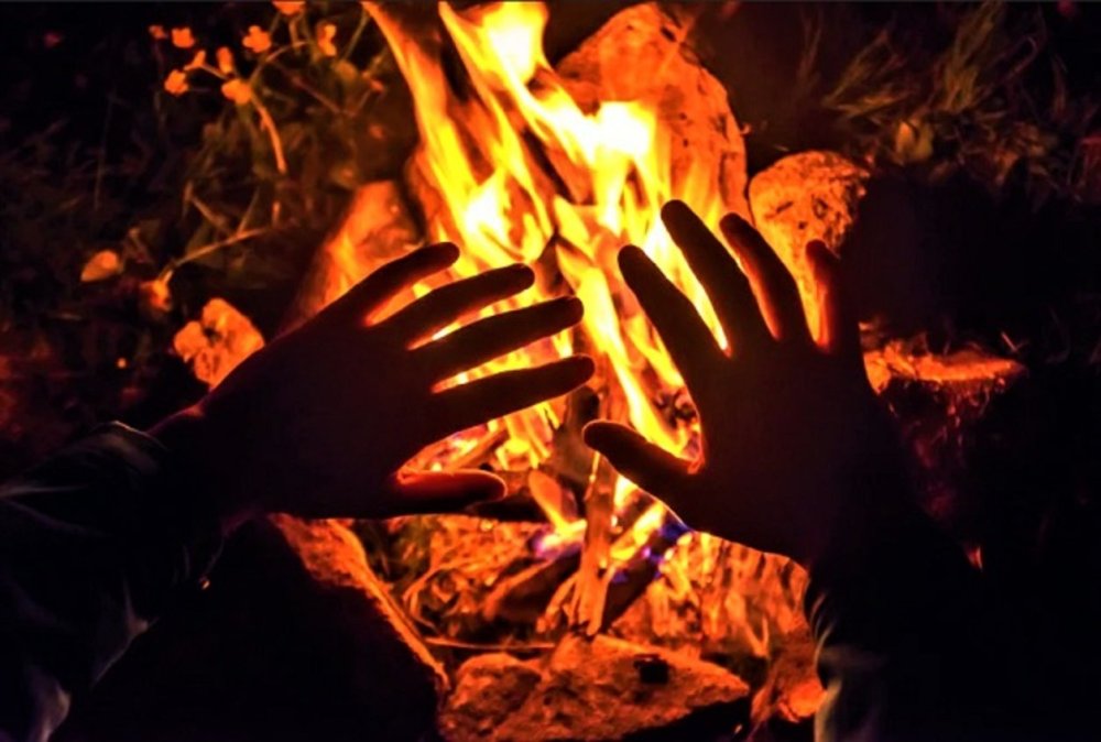 Человек с огнем в руках